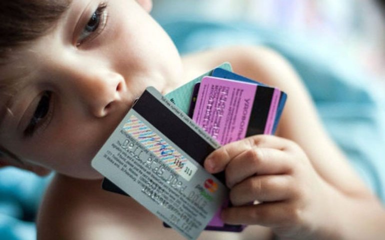 Детская банковская карта: главные критерии