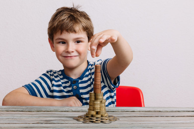 Как научить ребёнка распоряжаться деньгами