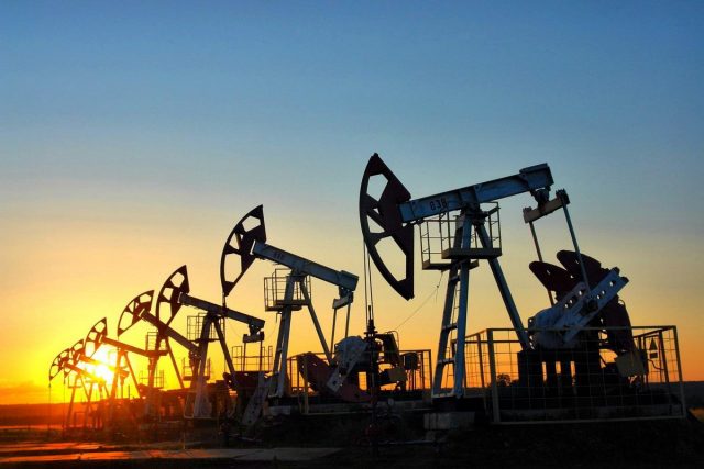ОПЕК: нефть подорожает, если сделка по снижению ее добычи будет продлена