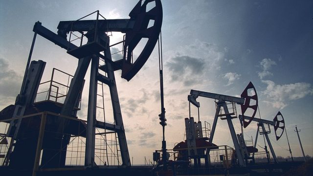 СМИ: Россия согласна снизить добычу нефти, сделка ОПЕК будет заключена на этой неделе