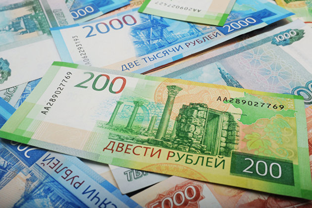 Анализ: рубль за 2018 год подешевел на 20%