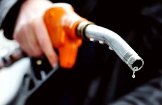 Цены поднимутся на все: в России повышены ставки акцизов на бензин