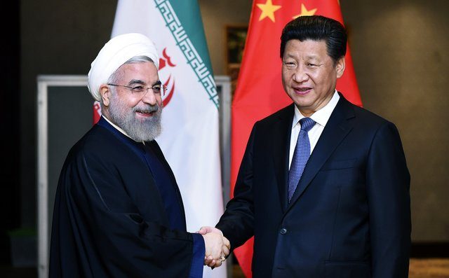 Китай метит на нефтяной сектор Ирана, которому все сложнее держаться на плаву из-за санкций