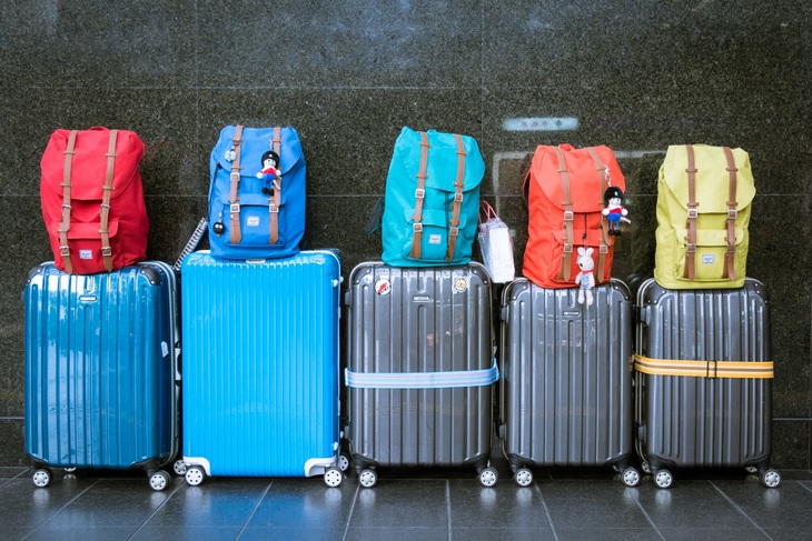 чемоданы в аэропорту